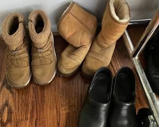 UGGS 9.5 - 10