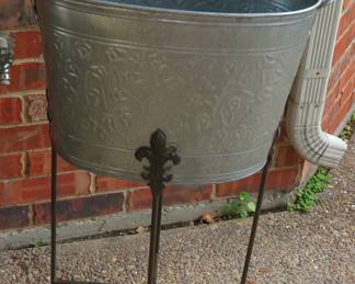 Beverage tub on stand