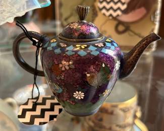 Cloisonne Miniature Pot (purple color)