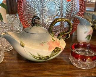 Hull Pottery "Woodland"