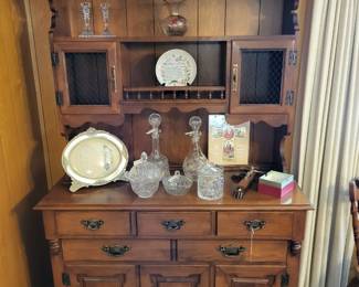 Tills City
Maple China Hutch w/Table