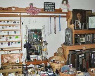 Great collection of swing frames and vintage/antique frames, lots of jewelry.