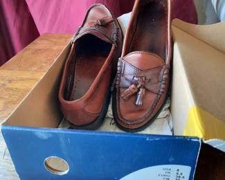 Sebago, ladies leather shoe, original box.  Classic style, size 8.5 AA. $25
