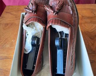Size 8.5 AA Ladies Shoes; original box, Classic leather with tassel $25