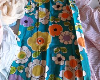 1960's vintage ladies dress floral print