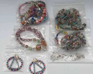 MPS125-4ea Beaded Necklaces And 2 Pairs Of Earrings 