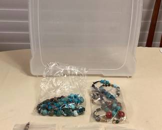 MPS246 Beautiful Beads & Plastic Storage Case