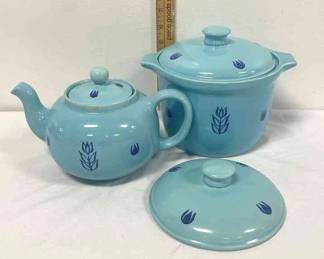 Vintage Cronin Blue Tulip Casserole Bean Pot, Teapot, And Extra Lid