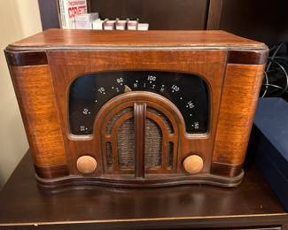 Vintage Zenith 1930’s radio redone and working
