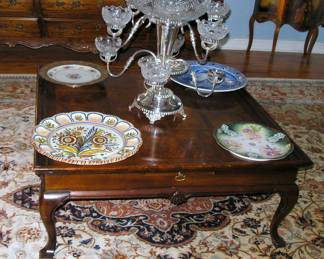 Coffee Table with Pull out trays