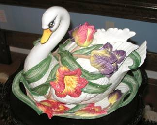 Fitz and Floyd Vintage Swan on plate