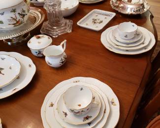 Herend Rothschild Bird Dinnerware
Dinnerplates, side plates and 4 Salad plates are sold.