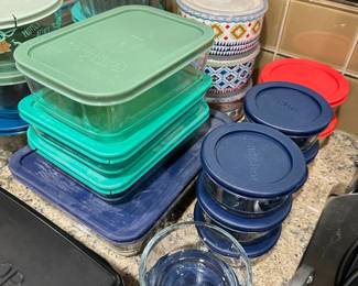 Glass containers with lids