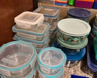 Glass containers with lids