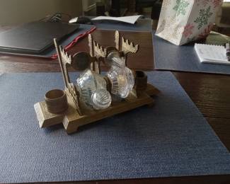 Snail shaped ink well