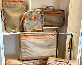 Hartman luggage set 7pc set $295
Right to left; top to bottom:
Duffle $30
Small long handle on top $30
Shoulder bag $45
Taller handled on 2 sides $45
Large $35
Extra large handled $45
Front large with pull-up $80
