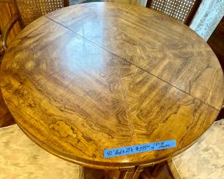40”rnd x 29”h burled walnut wood dining table w/ (2) 2 leaves & 4 chairs $395