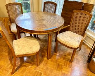 40”rnd x 29”h burled walnut wood dining table w/ (2) 2 leaves & 4 chairs $395