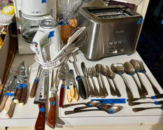 Stainless Oneida Deluxe eating utensils $3ea
Mr coffee Maker $15
Breville toaster $25 sold
Cuisinart hand mixer $15
Knives $2-15 ea

