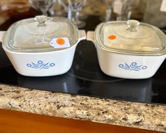 Set of two corning-ware casserole dishes. No chips