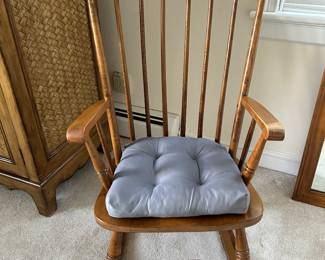Lovely vintage rocking chair
