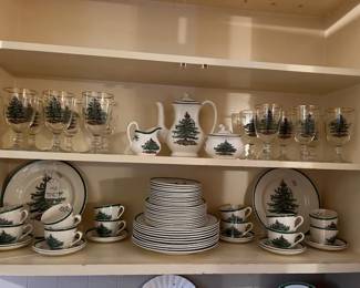 Spode Christmas china, service for 12 plus