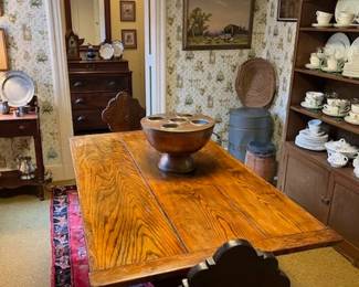 Trestle table w/2 chairs