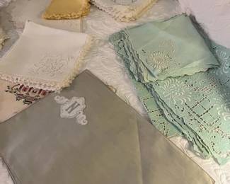 Large amount of beautiful antique linens