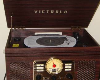 ALL-IN-ONE FM RADIO, TURNTABLE, CD & CASSETTE PLAYER, BLUE TOOTH "MINT CONDITION"