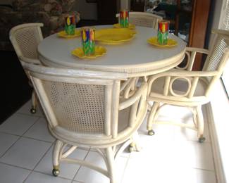 MID-CENTURY TABLE & CHAIRS - HAS EXTRA LEAF FOR EXTENSION