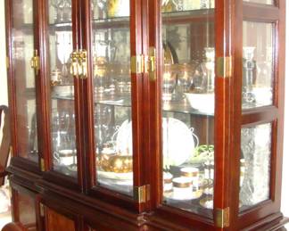 MID-CENTURY CHINOISERIE LIGHTED CHINA CABINET