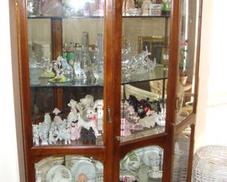LIGHTED DISPLAY CABINET