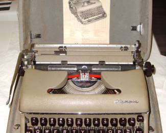 KOOL RETRO OLYMPIA SM3 TYPEWRITER WITH HARD CASE & ORIGINAL PAMPLET