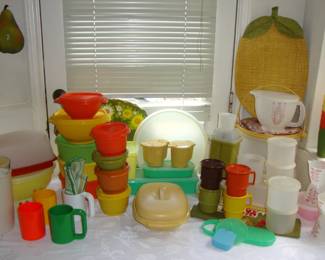 RETRO TUPPERWARE - THERE'S MORE THATS NOT PICTURED!