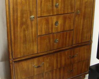 MID-CENTURY DREXEL GENTLEMENS CHEST