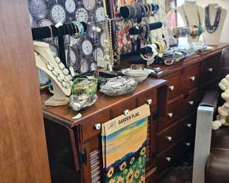 Jewelry
Storage Cabinets