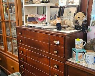 Mid-Century Chest of Drawers 