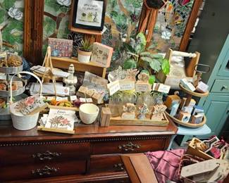 Coffee Table
Plant Items