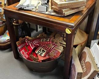 Side Table
Pet Items