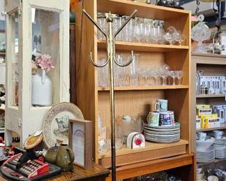 Hat Rack
Shelves
Glassware