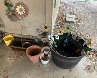 Flower pots and yard decor. 