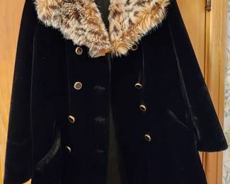 Beautiful Vintage Winter Jacket, Leopard design Faux Fur Collar