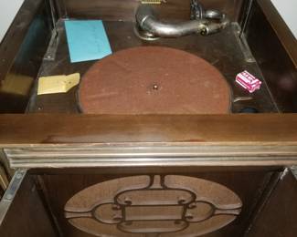 Antique Hand-Cranked 78rpm Record Player