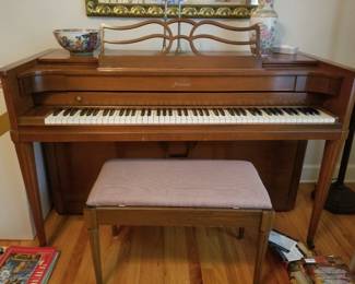 Beautiful Aerosonic standup piano