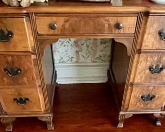 173. Vintage 7 Drawer Desk (42" x 21" x 30")