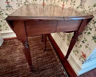 180. Dropleaf Dining Table w/ Turned Legs (40" x 24" x 28") w/ 2-13" leaves