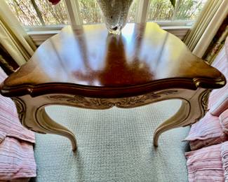 109. Carved Accent Table w/ Cabriole Legs (28" x 28" x 26")