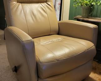 Like new Leather recliner $250.  Recently special-ordered from Puckett's in Livingston, TN. 