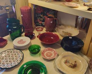 Lots of lovely vintage dishes and glassware. 