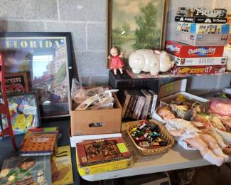 Lots of vintage toys, dolls wood puzzles, vintage Star Wars...